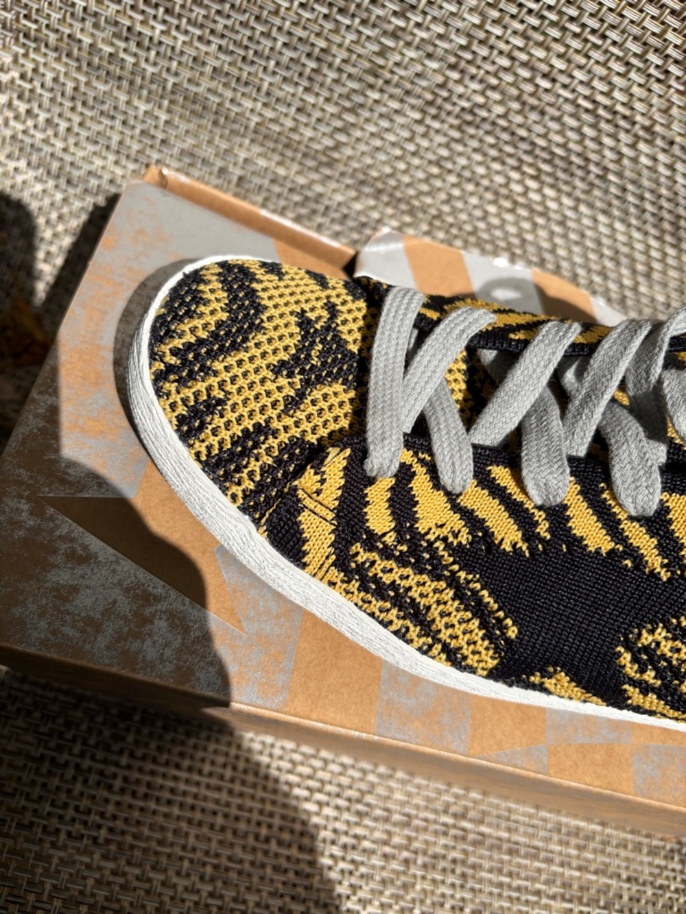 NIB Golden Goose Women’s 39 Tiger Knitted NIB Yellow Black Red Metallic Rtl $515 - Picture 12 of 13